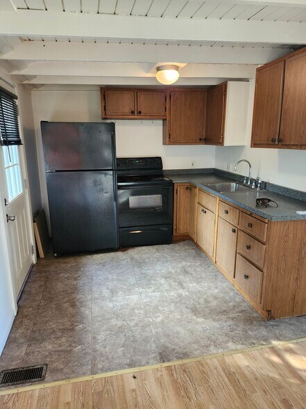 Building Photo - 305 8th St