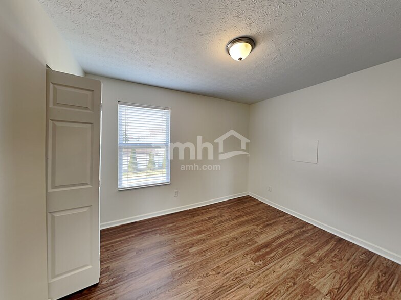 Building Photo - 125 Simsbury Ct