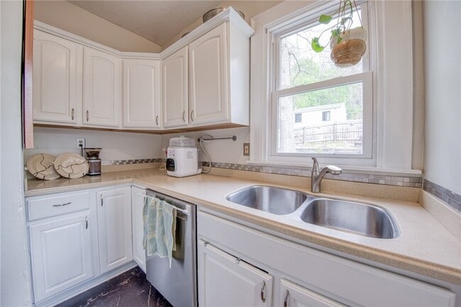 Building Photo - 911 Nevin Ave