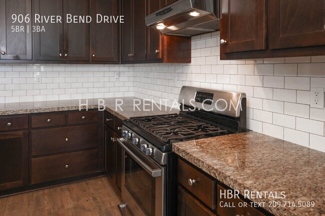 Building Photo - 906 River Bend Dr