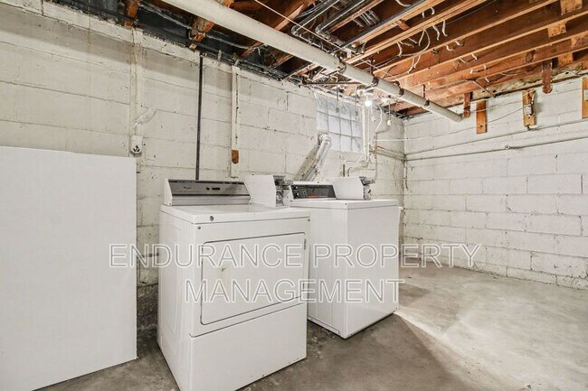 Building Photo - 629 Maple Dr