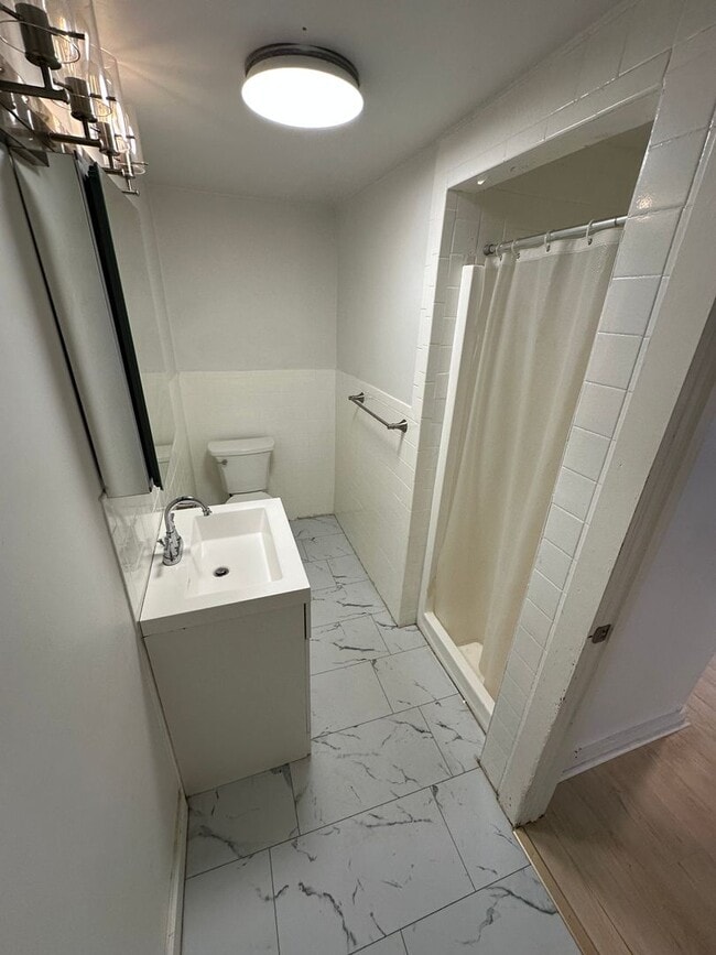 Building Photo - 1 bed unit in Waltham available in 6/1
