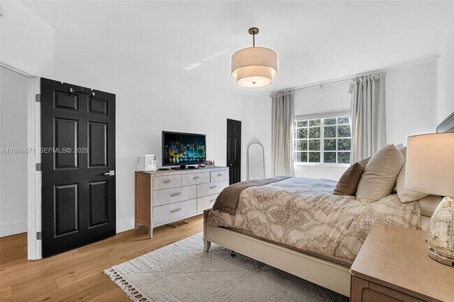 Building Photo - 2107 SE 10th Ave