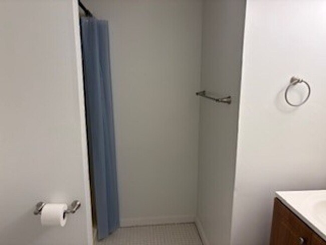 Building Photo - Large End Unit Townhome near Downtown Annapolis and Navy Stadium!