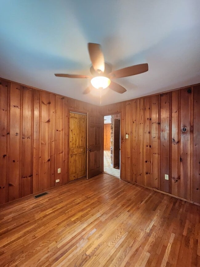 Building Photo - Mountain Escape!