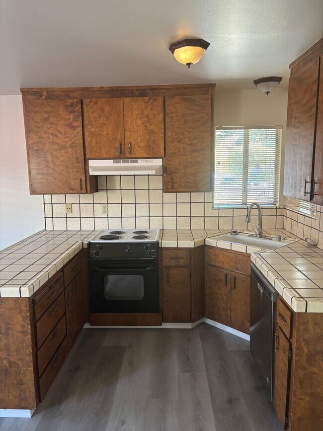 Building Photo - 3 bed 2 bath house on the westside Santa Cruz