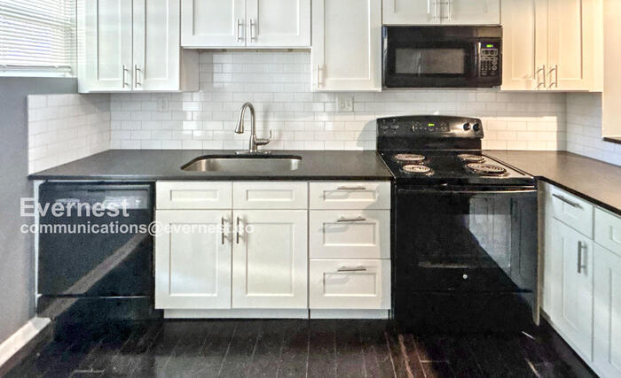 Building Photo - 39 S Yale Ave