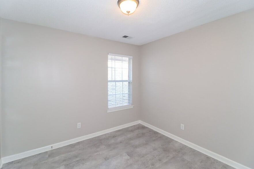 Building Photo - 9887 Wynngate Dr