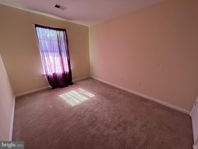 Building Photo - 8720 Grasmere Ct