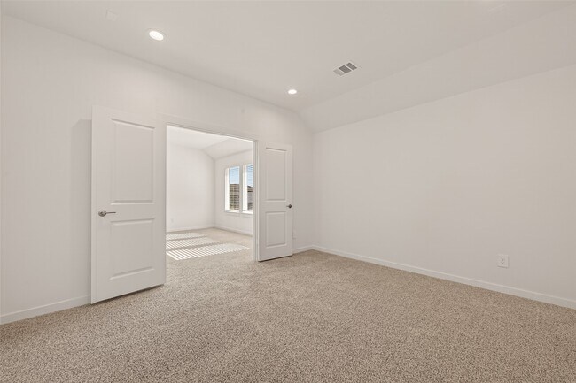 Building Photo - 2819 Red Rosehip Dr