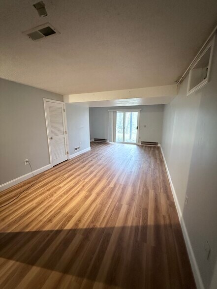 Finished basement - 296 Bartemus Trl