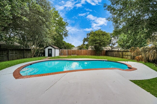Building Photo - 227 Concordia Dr