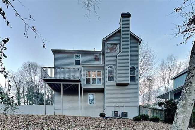 Building Photo - 1717 Victoria Way NW