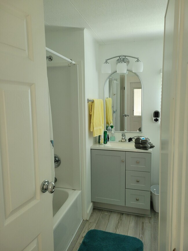 Building Photo - 6450 Floral Ct