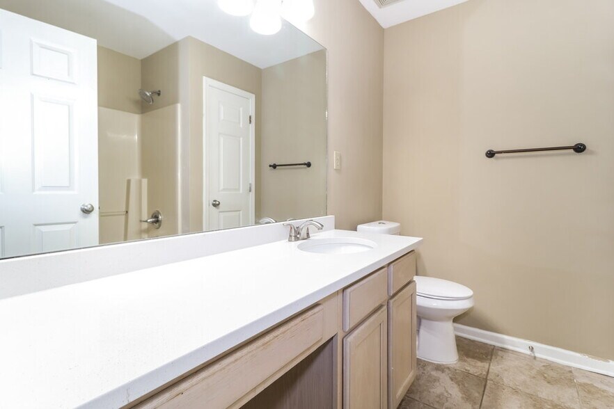 Building Photo - 7091 Ireland Dr