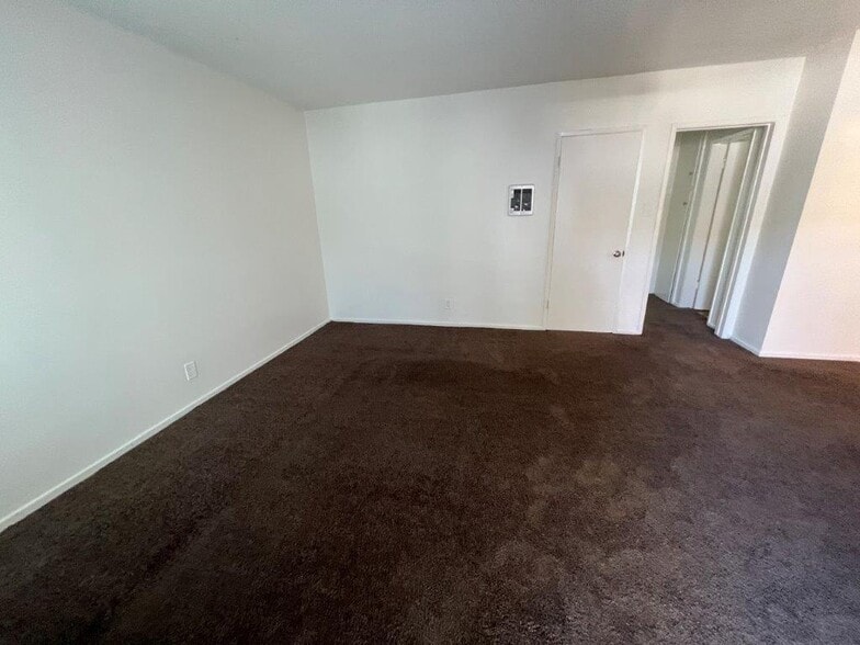 Building Photo - The Ridge