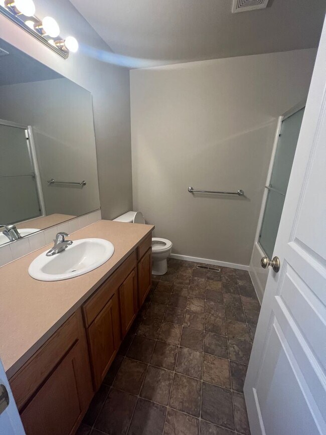 Building Photo - 2 Bed/2.5 Bath Unit Convenient to Old Mill - Doanna Way