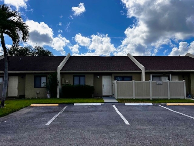 Building Photo - 10323 Boca Bend W