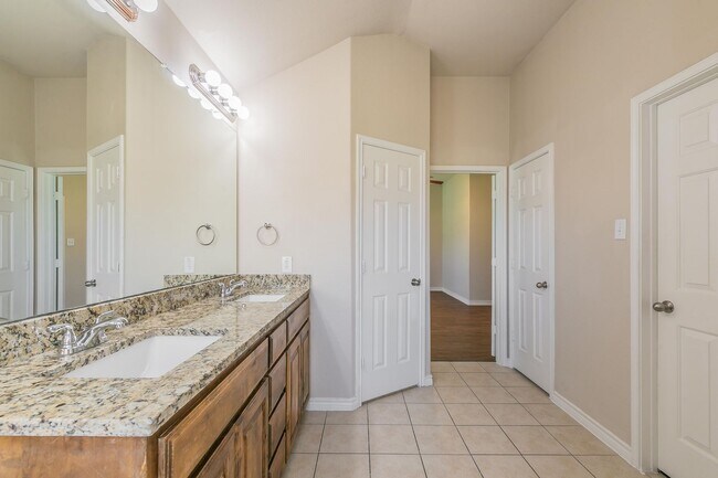 Building Photo - 6141 Bowfin Dr