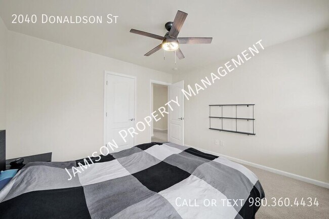 Building Photo - 2040 Donaldson St