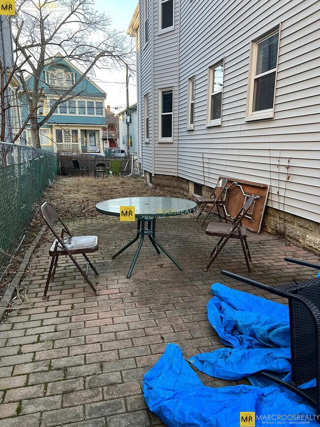 Building Photo - 12 Pinkham Rd