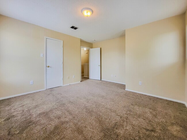 Building Photo - Huge home features 4 bedrooms & 2.5 baths for Rent!