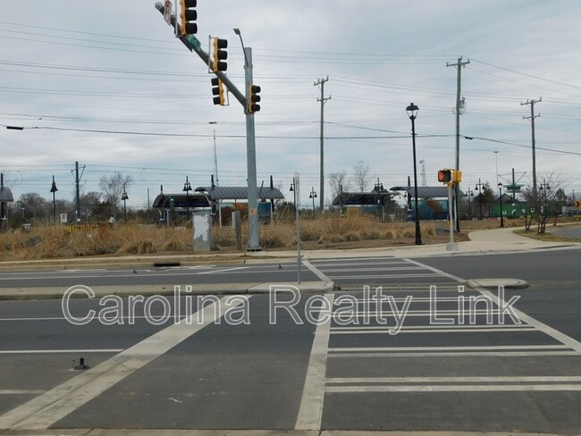 Building Photo - 416 E 19th St