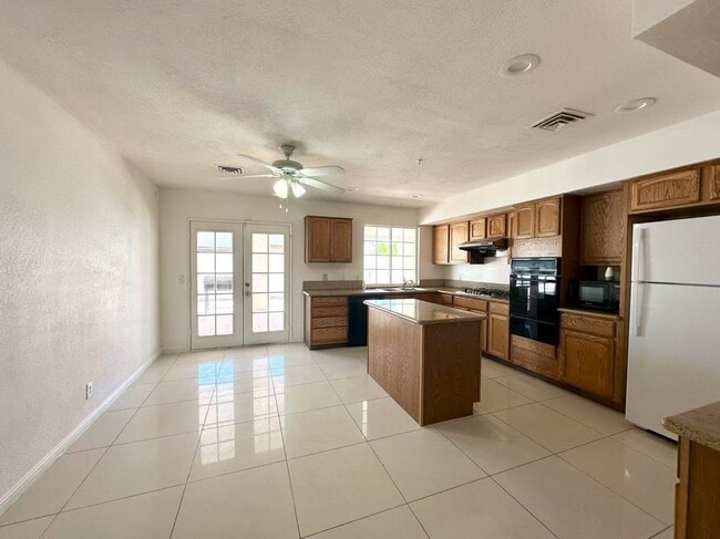 Building Photo - Charming Single-Story Home in Spring Valley