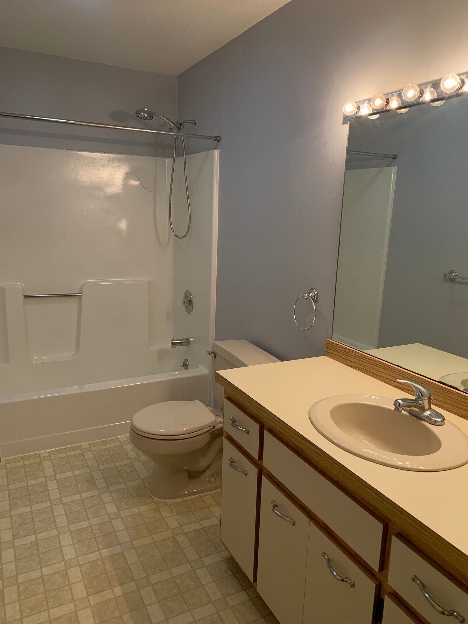 Building Photo - 30 Ledgewood Hills Dr