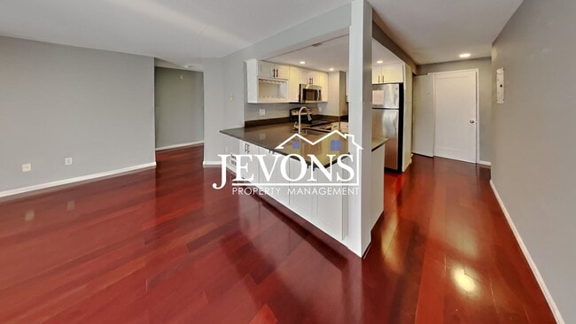 Building Photo - Stunning property in the heart of Seattle ...