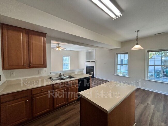 Building Photo - 402 Wilmer Ave