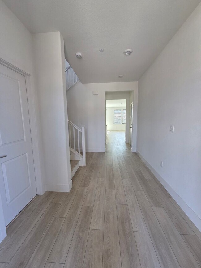 Building Photo - 2-Story 4Bx3.5B House Near Sky River Casino Available Now!!