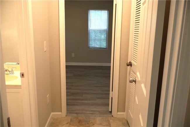 Building Photo - 308 Mill Pond Ct SE