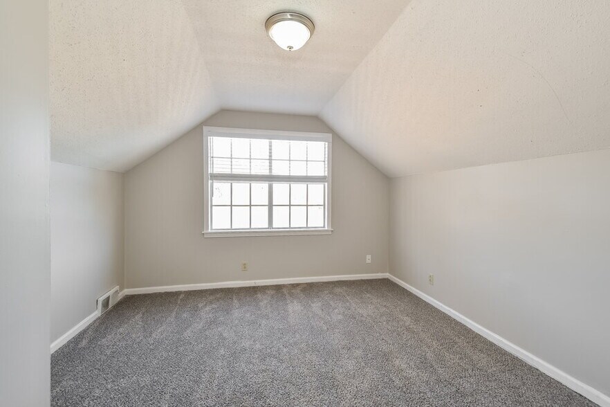 Building Photo - 3188 Bluefield St