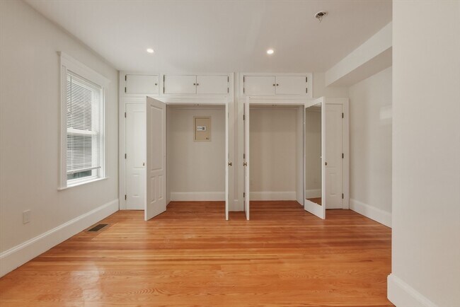 Building Photo - 311 N Harvard St
