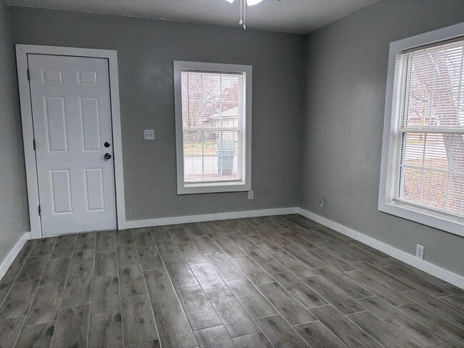 Building Photo - Remodeled 2 bedroom, 1 bathroom house with fenced yard and garage