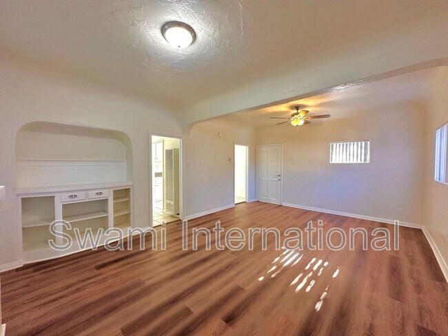 Building Photo - 2080 Chestnut Ave