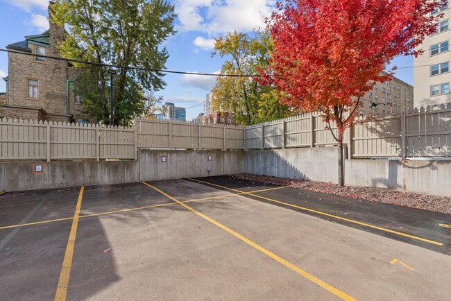 Building Photo - 1115 E Knapp St