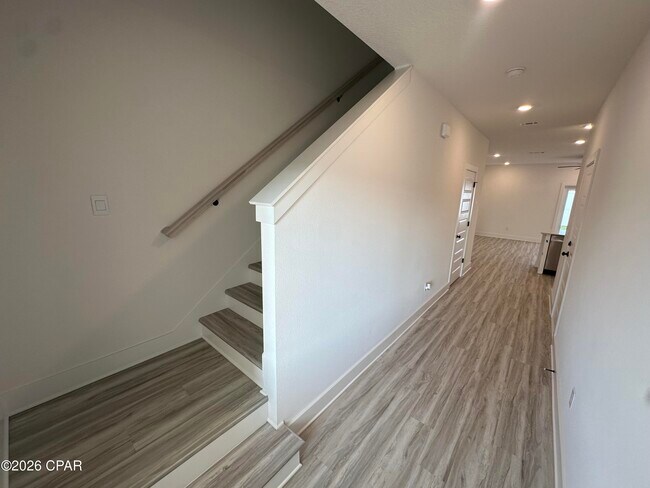 Building Photo - 280 Phillips Blf Ave