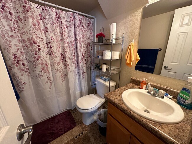 Building Photo - Stunning 4-bedroom 4-bathroom Home Close to Fort Carson, Schriever AFB, and Peterson SFB!!!