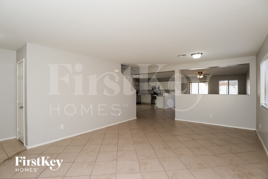 Building Photo - 2374 E Meadow Chase Dr