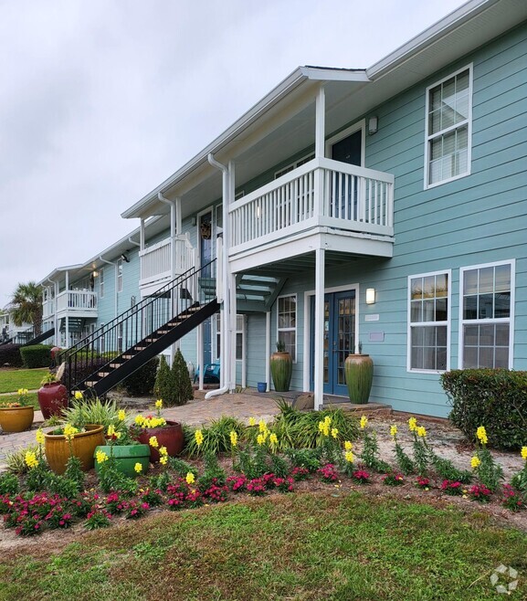 Building Photo - Palm Isle Apartment Homes