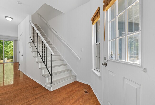 Building Photo - 519 Woodcrest Dr