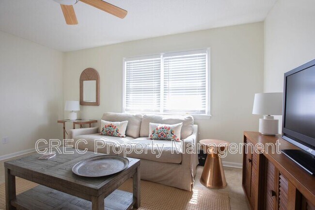 Building Photo - 637 Baytree Ct