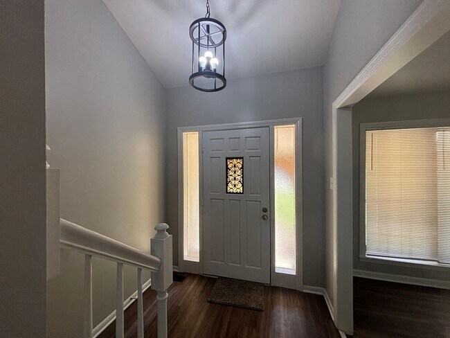 Building Photo - 8280 Chippingham Dr