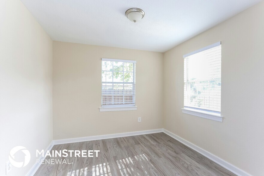 Building Photo - 14623 Sunset Dr