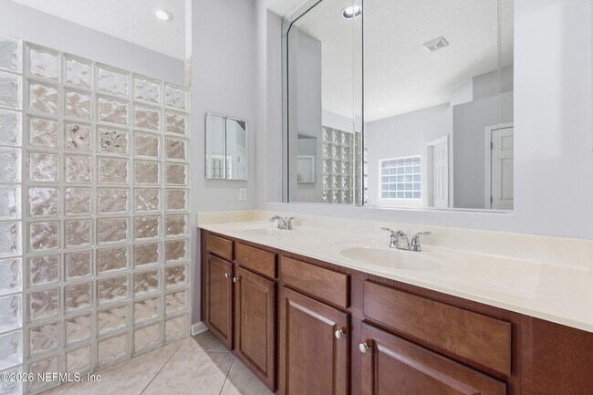 Building Photo - 14447 Cherry Lake Dr W