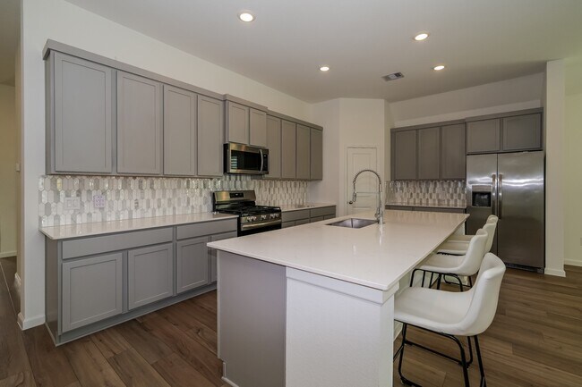 Building Photo - 2513 Seneca Lk Dr