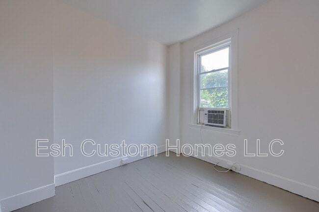 Building Photo - 464 Lafayette St