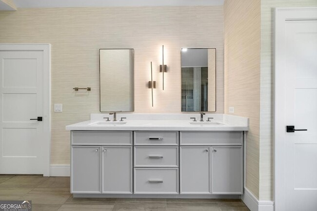 Building Photo - 1281 E Main St